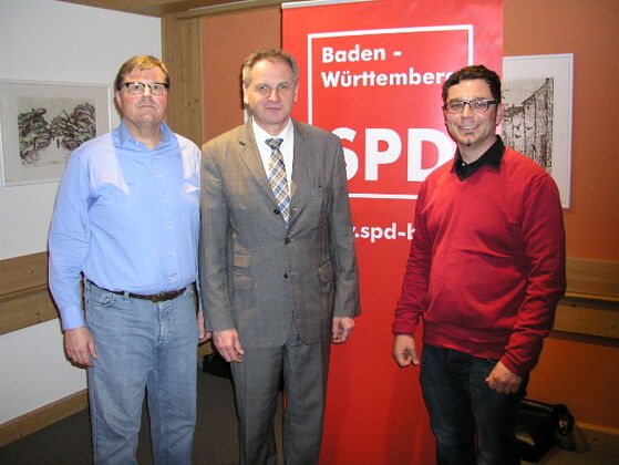 v.l.: Kreisvorsitzender KLaus Eisenhardt, Innenminister Reinhold Gall, Ortsvereinsvorsitzender Torsten Stumpf