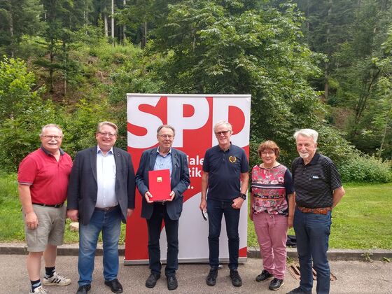 Von links: Berthold Kammerer, Mirko Witkowski, Dr. Winfried Hecht, Ludwig Mayer, Gisela Burger und Klaus Kirschner.