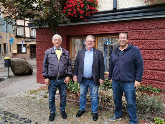 Engelberd Leib (rechts) und Dieter Vanselow (links) mit Mirko Witkowski.